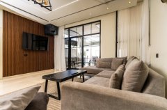 וויט פאלאס 1